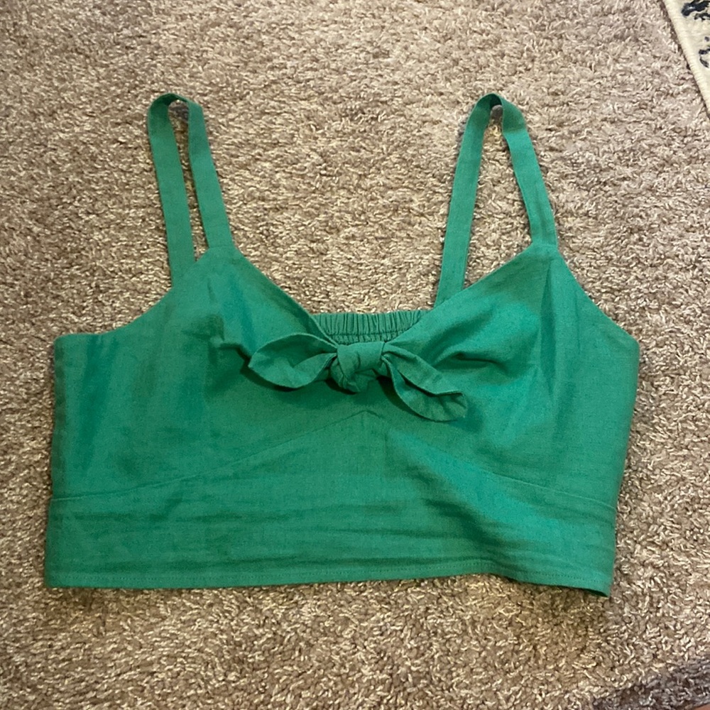 Green cropped tank top